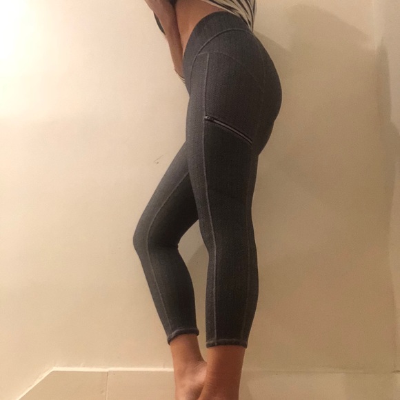 Athleta Pants - Athleta gray leggings with pockets!